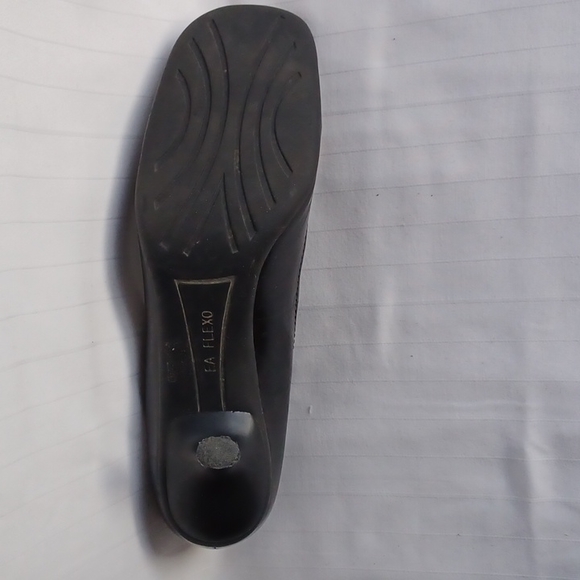 Enzo Angiolini "Greeley" Leather Square Toe Pump- Sz. 8 - Picture 8 of 11